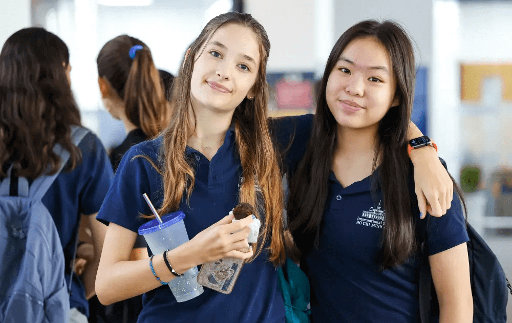 How To Make Friends At A New School: 5 Helpful Ideas