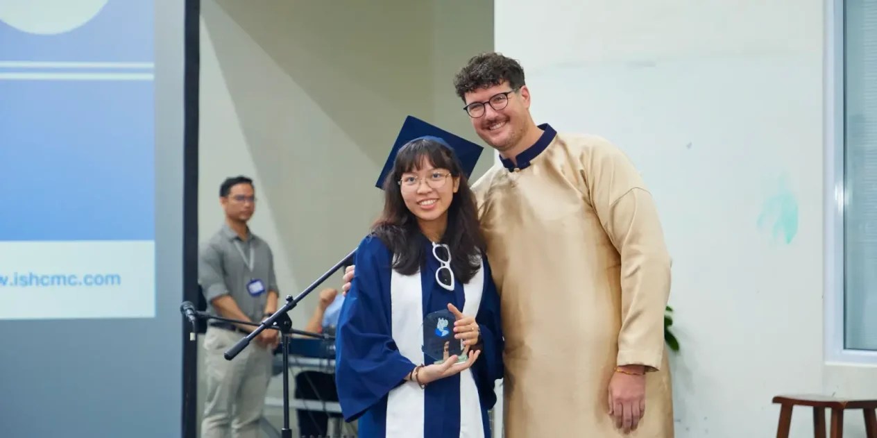 Hien receiving The Balanced Learner at Learner Profile Awards 2025.