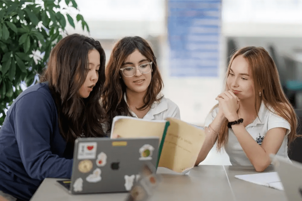 So Sánh Kỹ Năng Mềm Và Kỹ Năng Cứng: Lợi Ích đối với trẻ