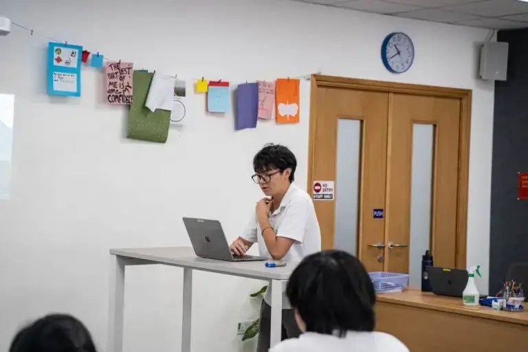 8. Khuyến Khích Tư Duy Phản Chiếu