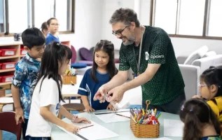 Giáo Dục Lấy Trẻ Làm Trung Tâm: Vai Trò Của Nhà Trường và Phụ Huynh