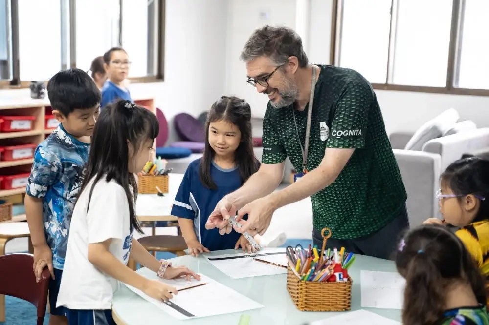 Giáo Dục Lấy Trẻ Làm Trung Tâm: Vai Trò Của Nhà Trường và Phụ Huynh