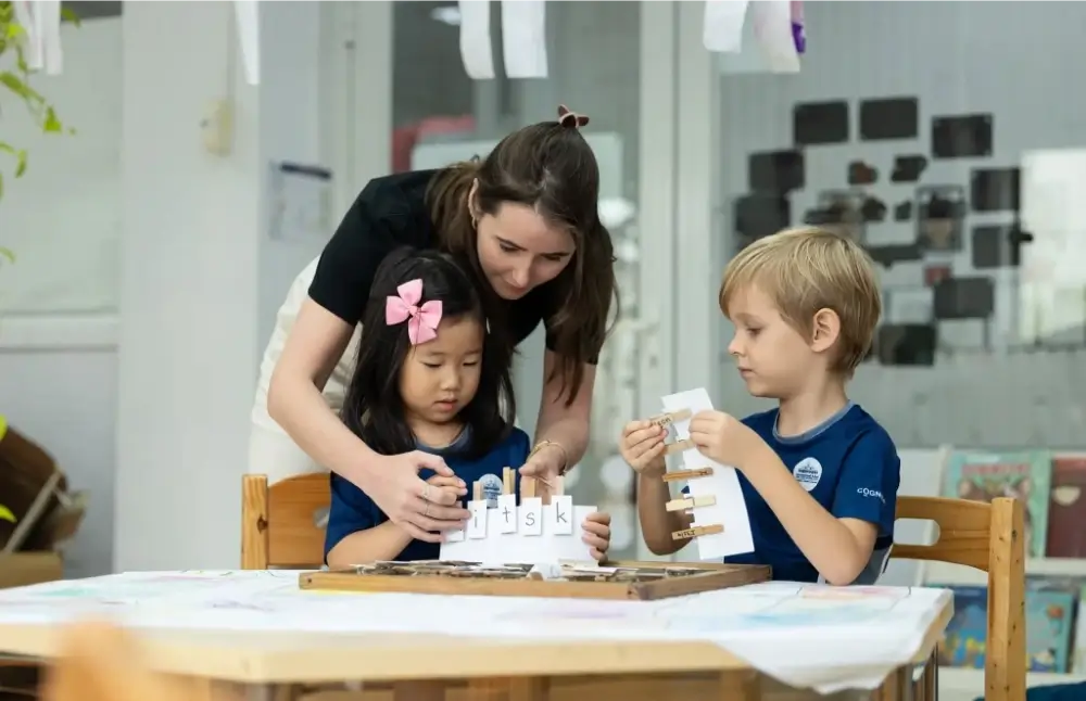 Montessori hay IB tại Việt Nam: So Sánh Chi Tiết & Gợi Ý Cho Phụ Huynh