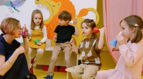 Khám phá 5 lợi ích của âm nhạc đối với trẻ mầm non