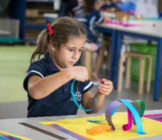 girl-play-on-the-table