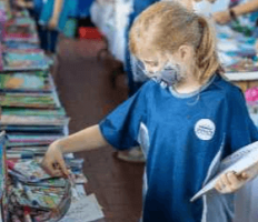 girls-reading-book