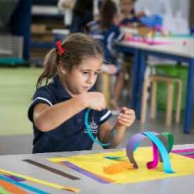 girl play on the table