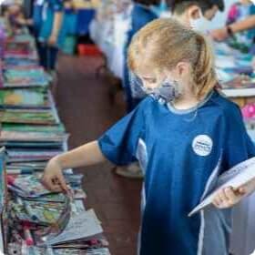girls-reading-book-1